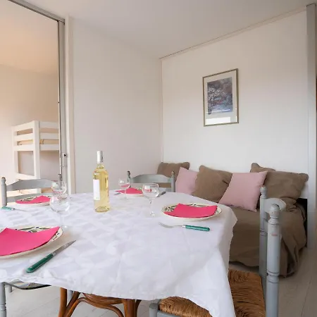 Les Jardins Du Port-4 By Interhome